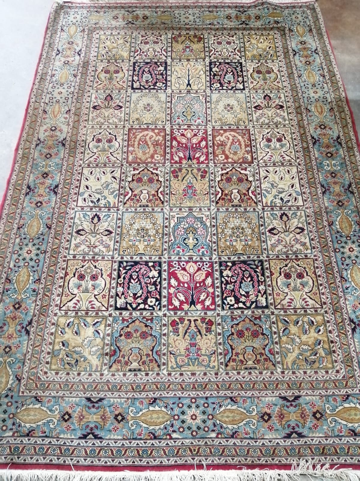 A Baktiari carpet, 216 x 143cm